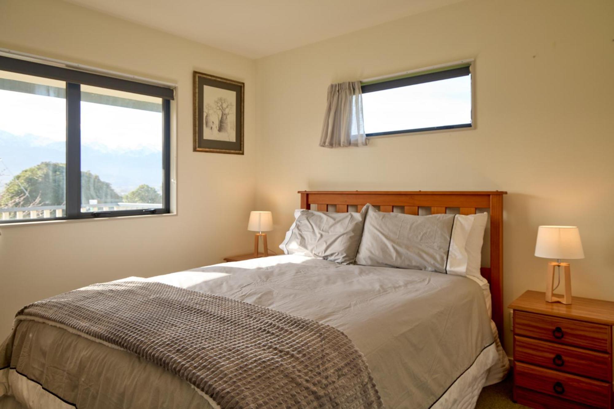 Location With Ocean And Mountain Views Holiday home