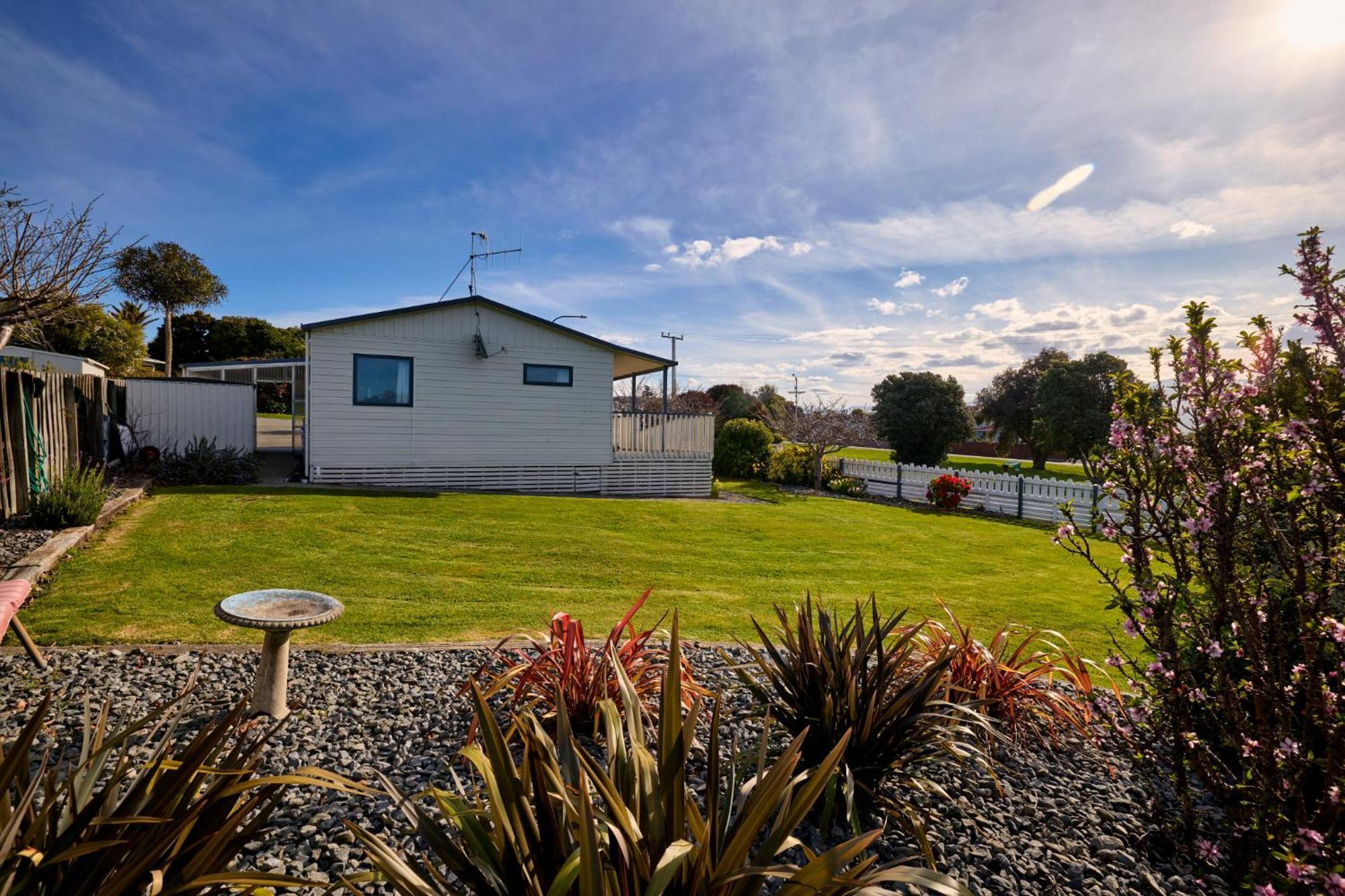 Location With Ocean And Mountain Views Holiday home Kaikoura